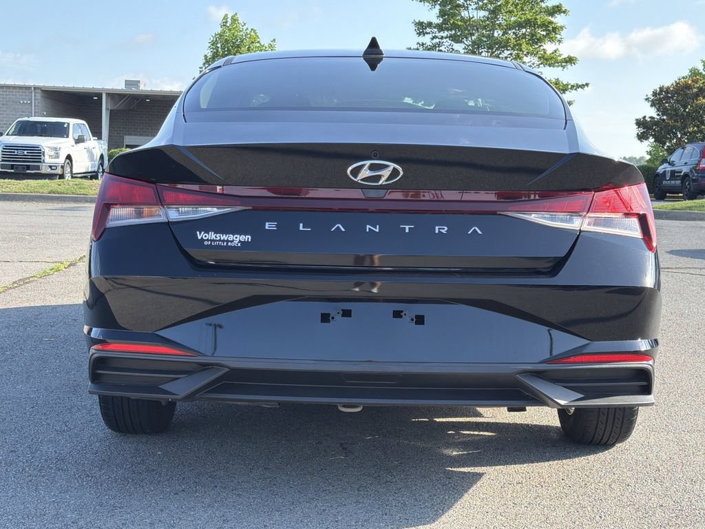 Used 2023 Hyundai Elantra SE FWD image 4