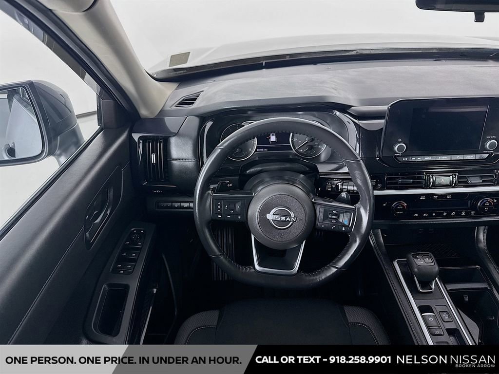 Certified 2025 Nissan Pathfinder SV image 21