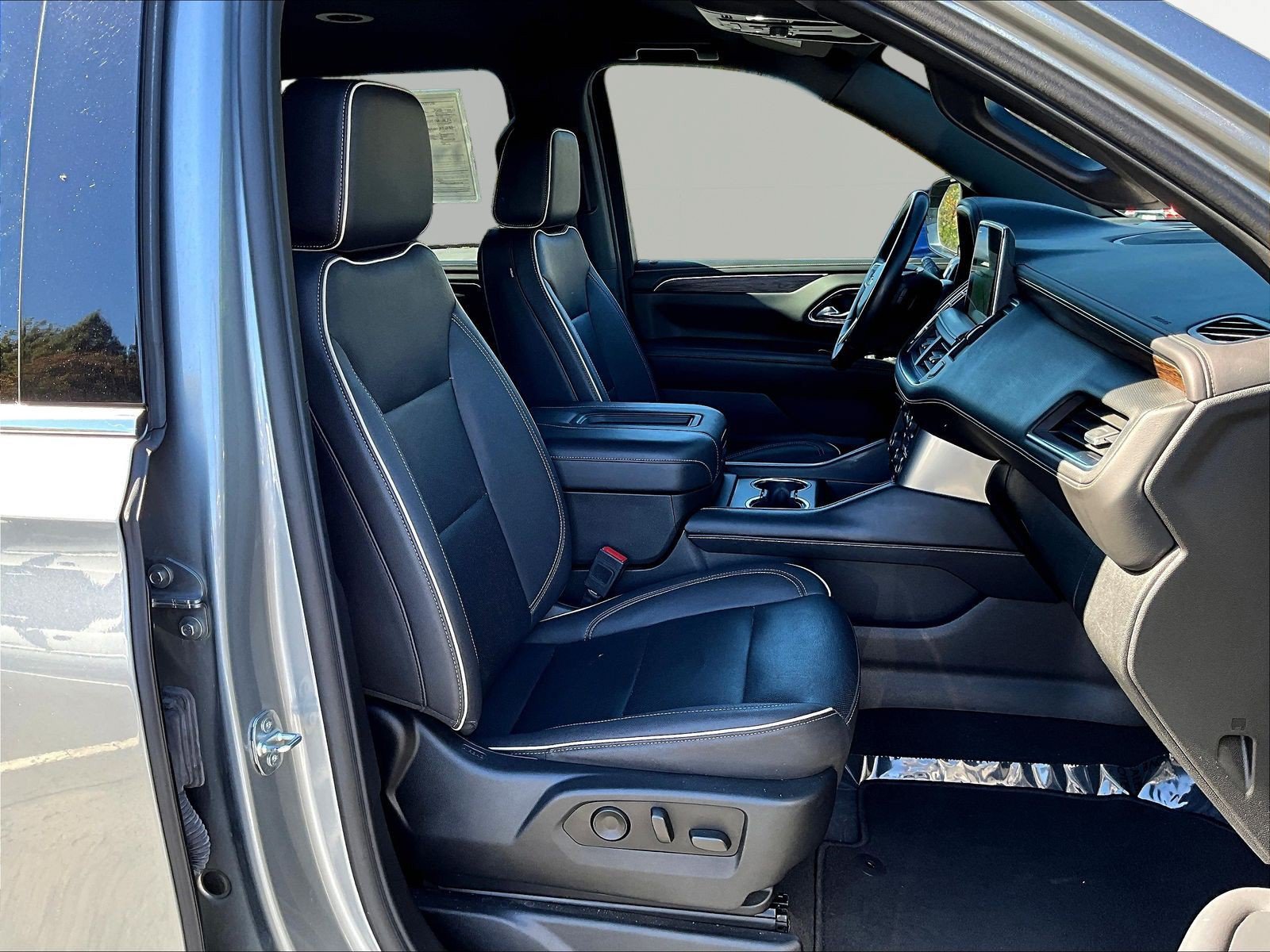 Used 2023 Chevrolet Suburban Premier AWD/4WD image 30