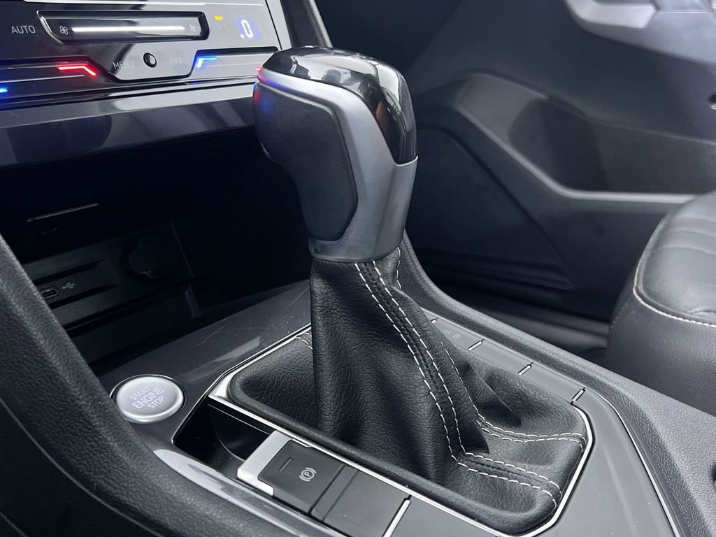 Used 2024 Volkswagen Tiguan SE image 19