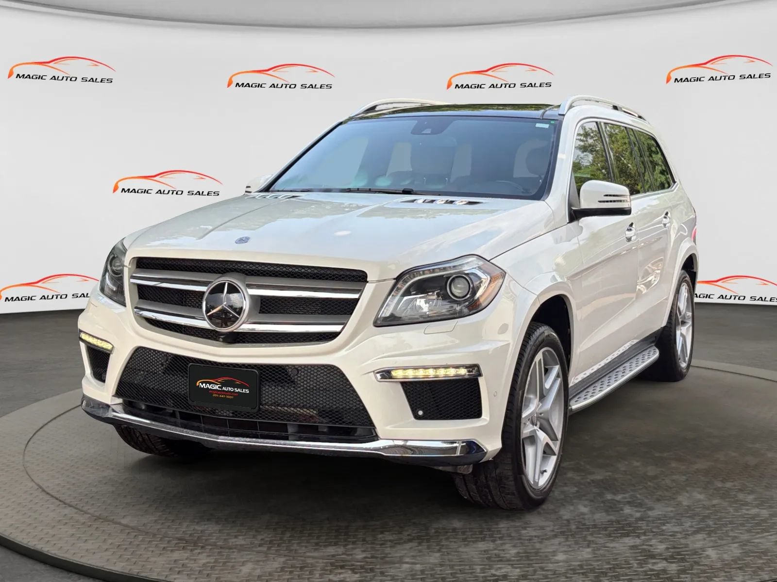 Used 2016 Mercedes-Benz GL 550 4MATIC image 1