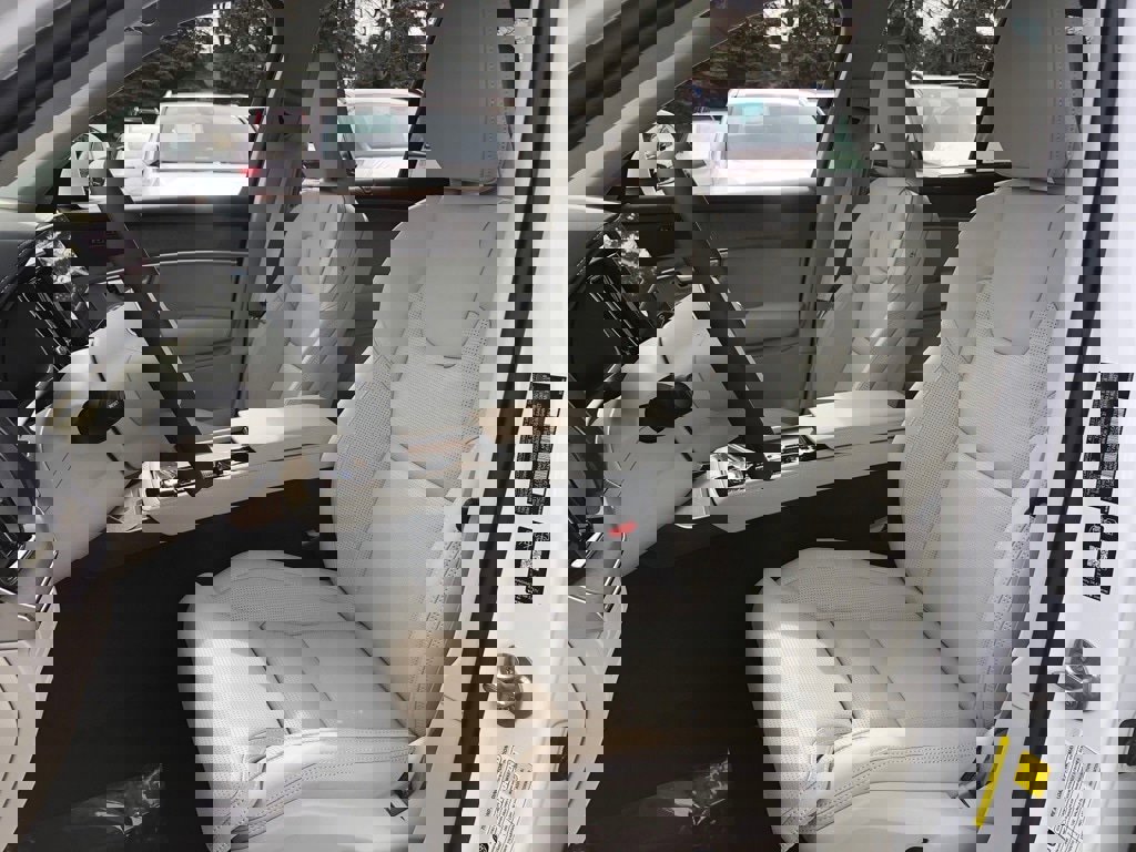 New 2026 Volvo XC90 B6 Ultra w/ Protection Package image 32