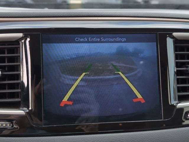 Used 2017 Chrysler Pacifica Touring w/ Tire & Wheel Group FWD image 19