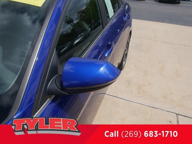 Used 2022 Hyundai Elantra Limited FWD image 11