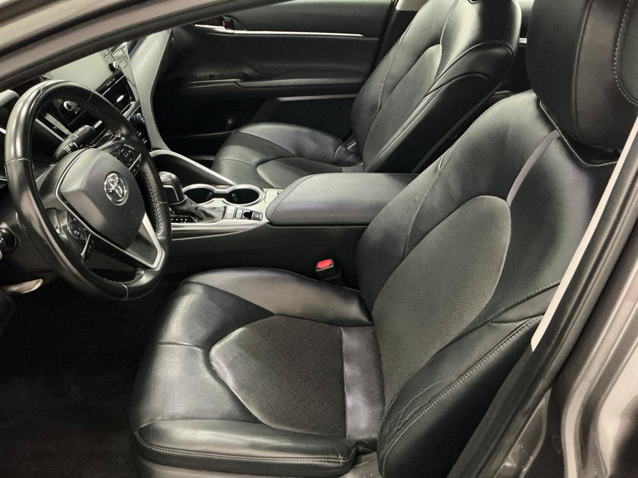 Used 2021 Toyota Camry XLE FWD image 9