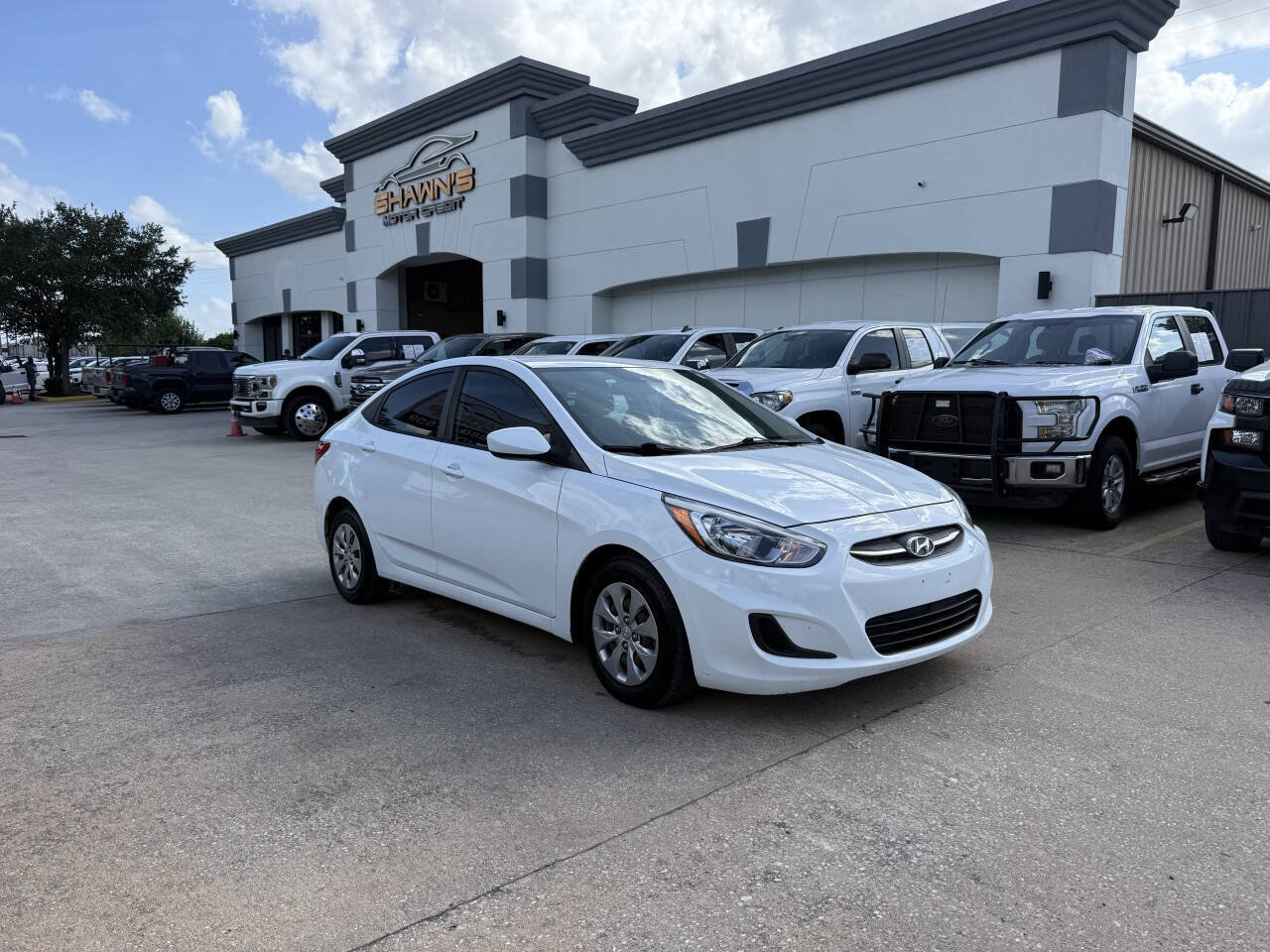 Used 2017 Hyundai Accent SE FWD image 2