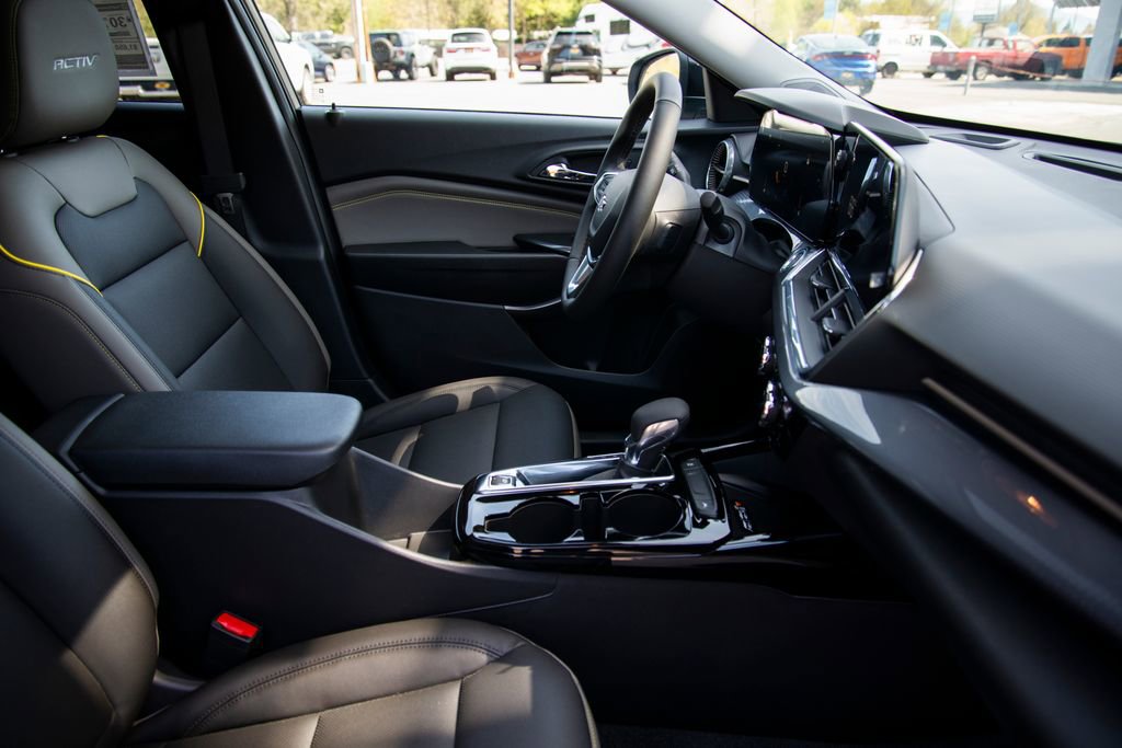 New 2026 Chevrolet Trax ACTIV w/ Sunroof Package FWD image 17