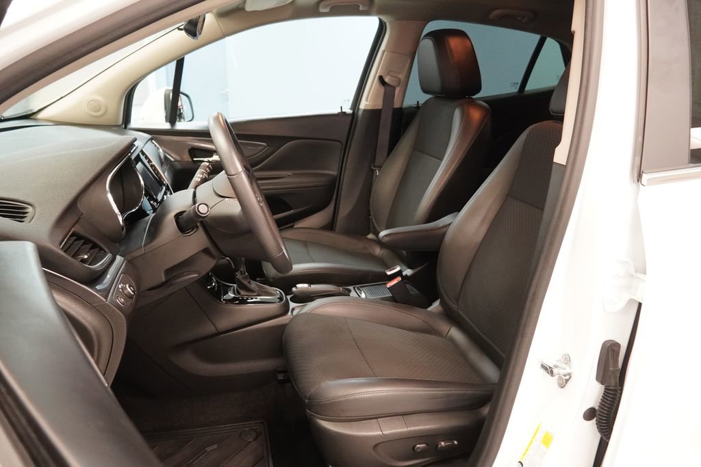 Used 2022 Buick Encore Preferred w/ Safety Package image 4