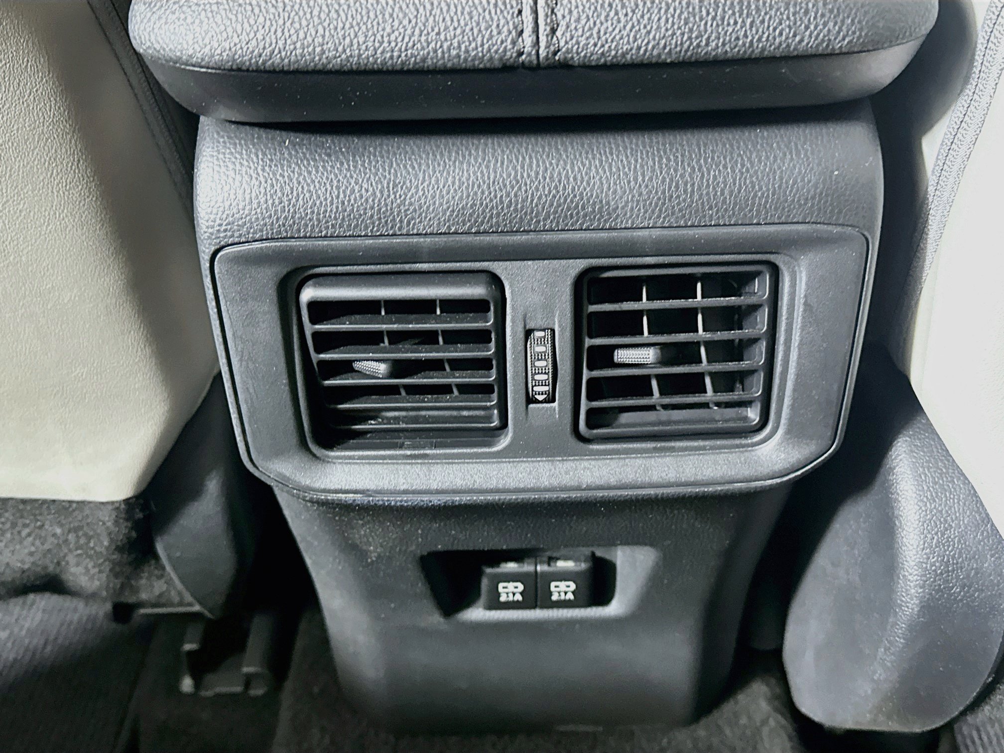 Used 2019 Toyota RAV4 Limited w/ Cold Weather Package FWD image 29