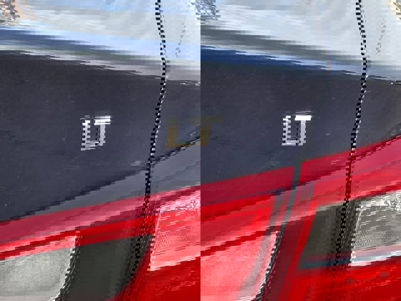 Used 2016 Chevrolet Malibu LT image 36