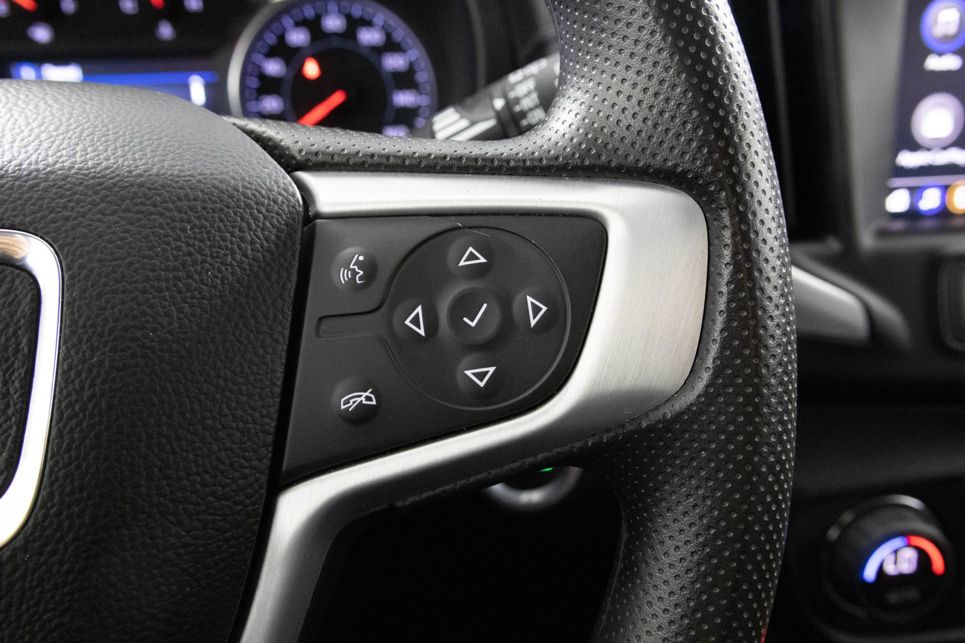 Used 2023 GMC Terrain SLE w/ Driver Convenience Package FWD image 27