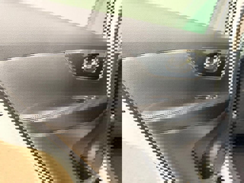 Used 2014 Nissan Rogue SL w/ SL Premium Package image 23