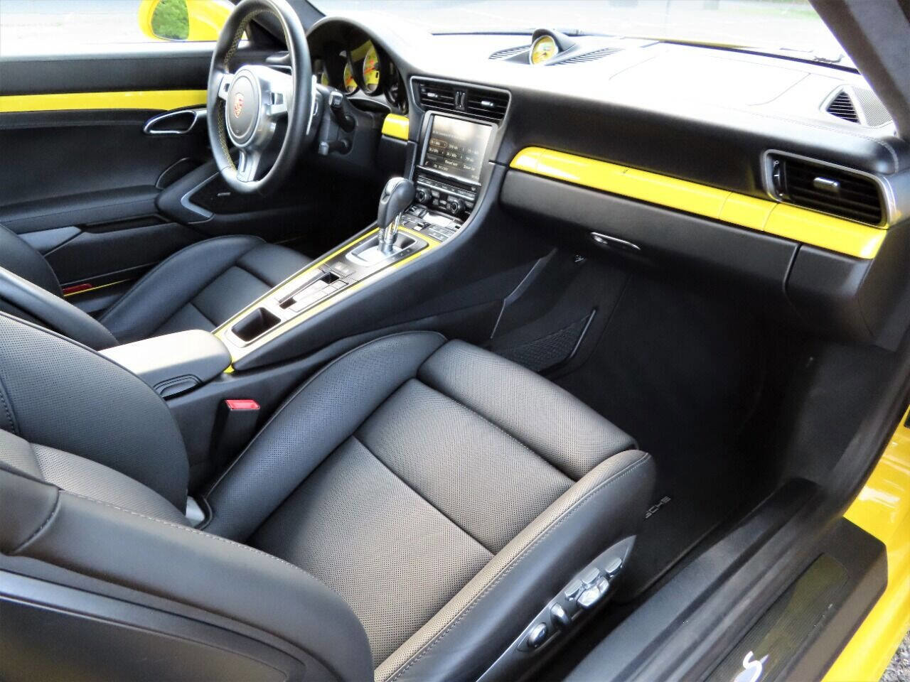 Used 2015 Porsche 911 Turbo S image 28