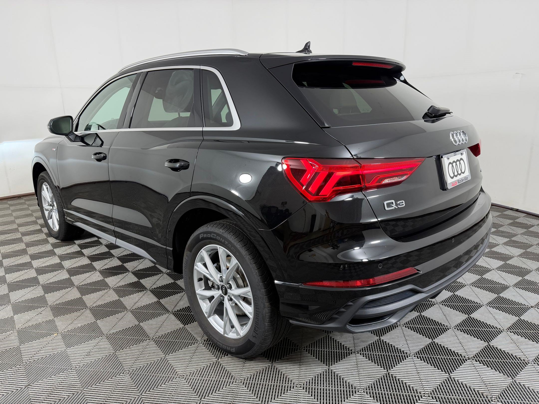 Certified 2023 Audi Q3 2.0T Premium Plus w/ Premium Plus Package AWD/4WD image 3