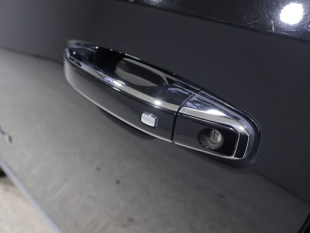 Used 2024 GMC Yukon XL Denali w/ Denali Reserve Package image 10