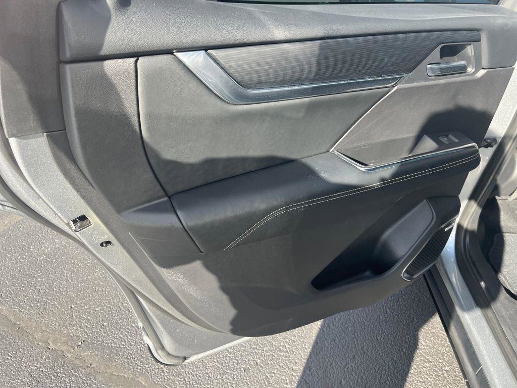 Used 2025 GMC Acadia Elevation image 18