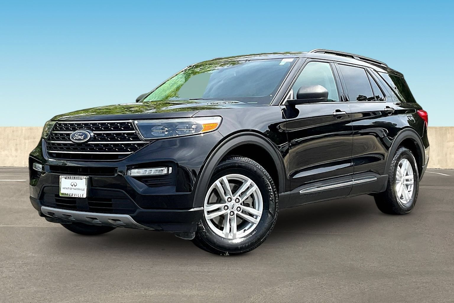 Used 2020 Ford Explorer XLT w/ Equipment Group 202A AWD/4WD image 3