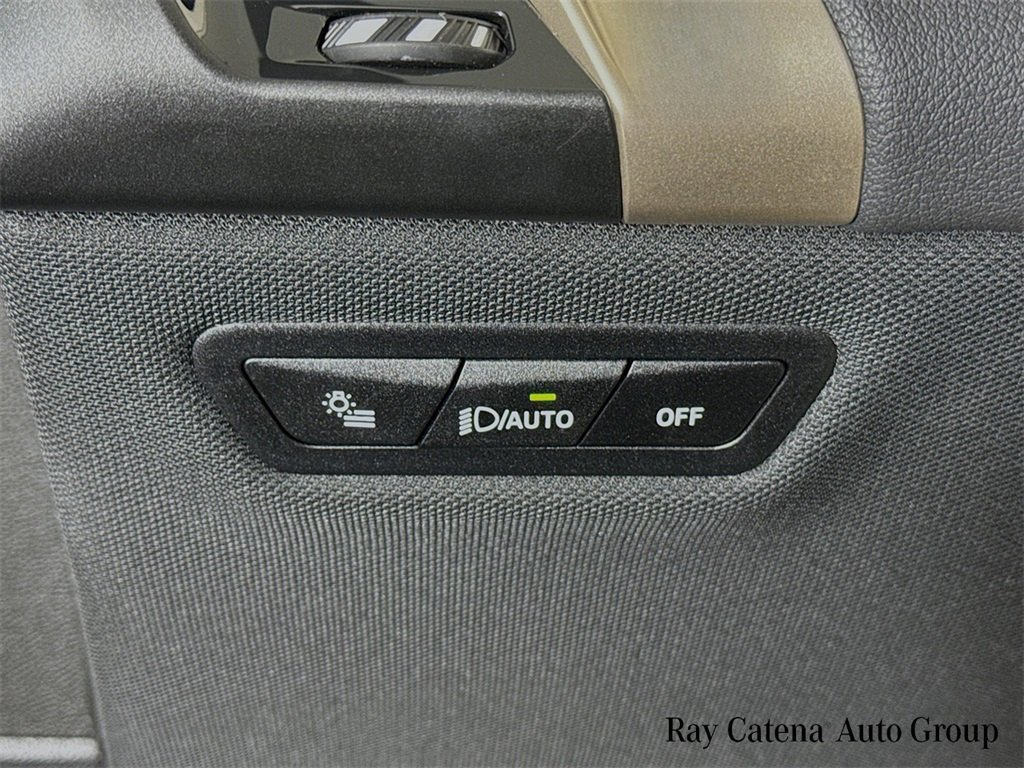 Used 2025 BMW iX xDrive50 w/ Premium Package image 10