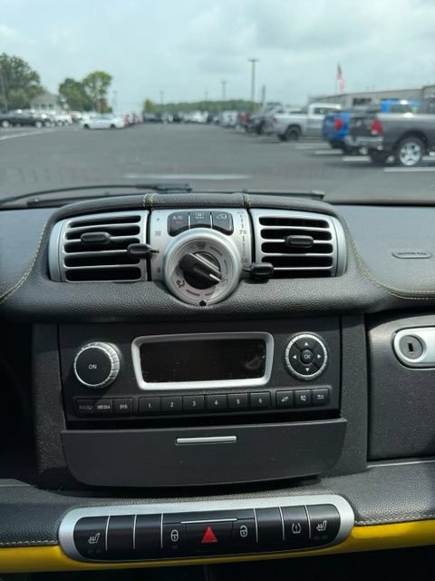 Used 2013 smart fortwo Coupe RWD image 18