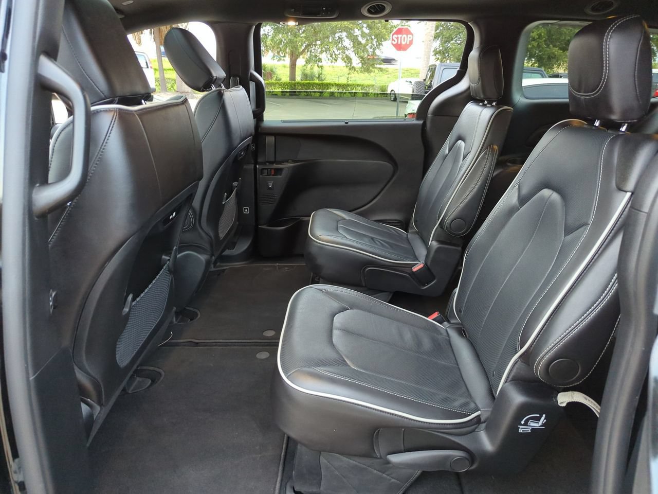 Used 2026 Chrysler Pacifica Limited FWD image 22