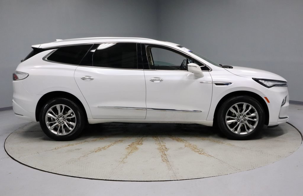 Used 2023 Buick Enclave Avenir w/ Avenir Technology Package AWD/4WD image 12