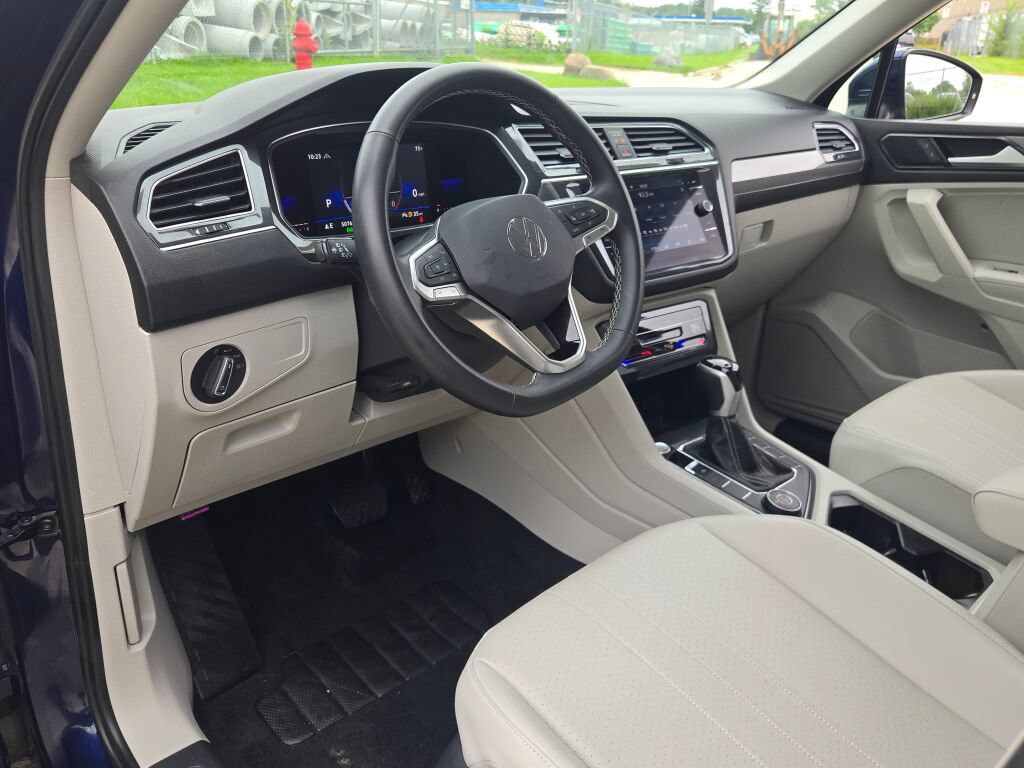 Used 2022 Volkswagen Tiguan SE AWD/4WD image 24