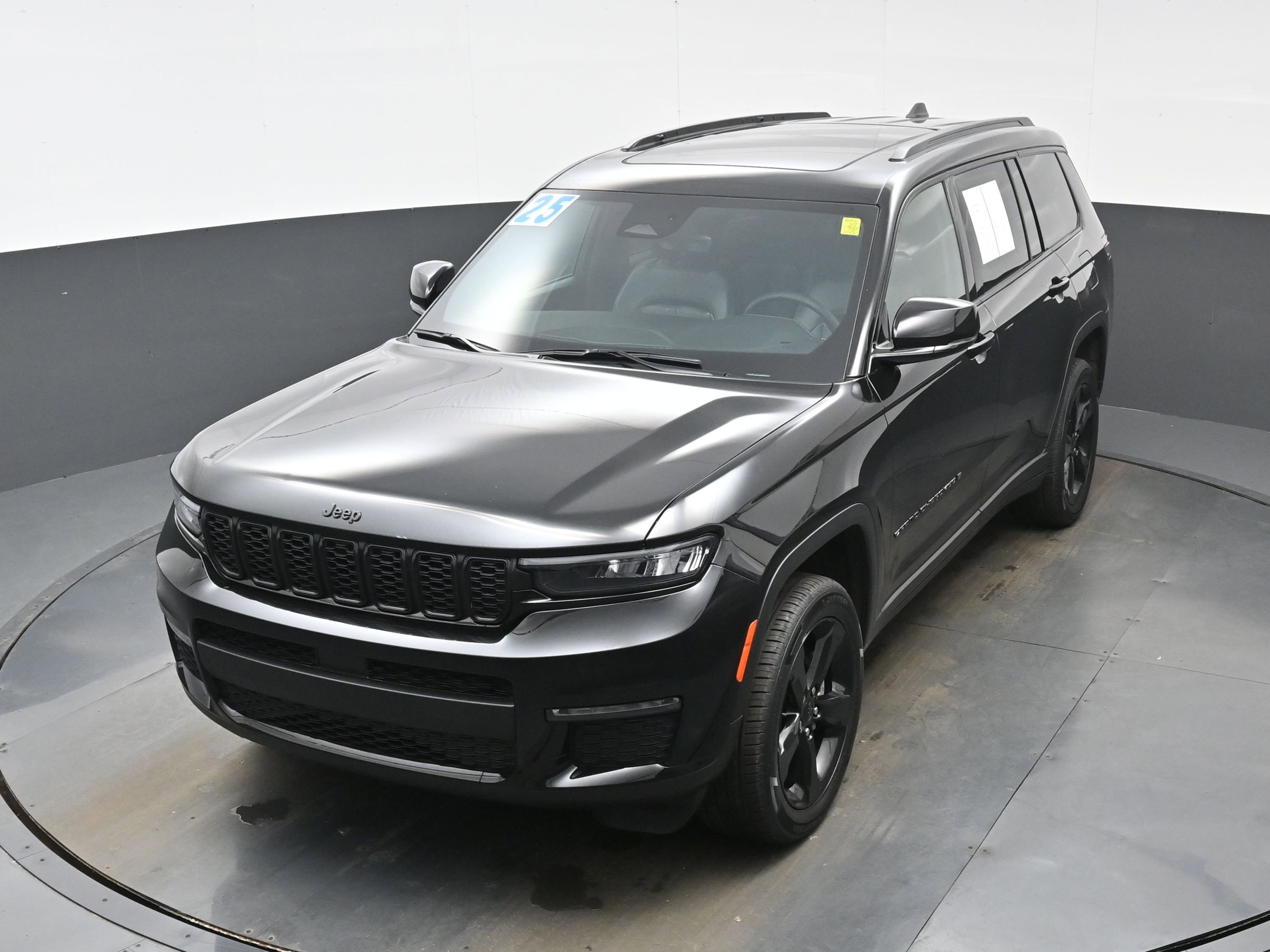 Used 2025 Jeep Grand Cherokee L Limited w/ Black Appearance Package image 33