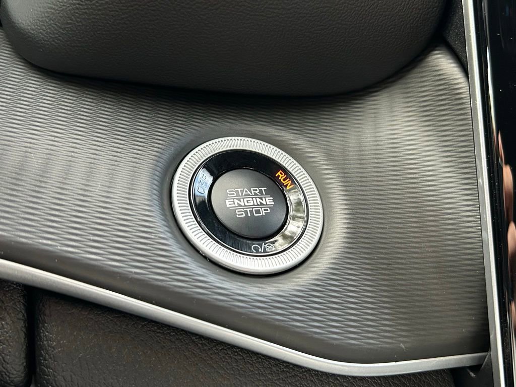 New 2025 Jeep Grand Cherokee Altitude image 45