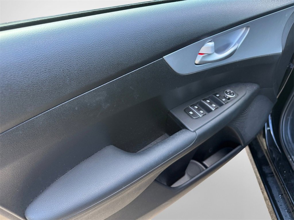 Certified 2023 Kia Forte LXS image 11