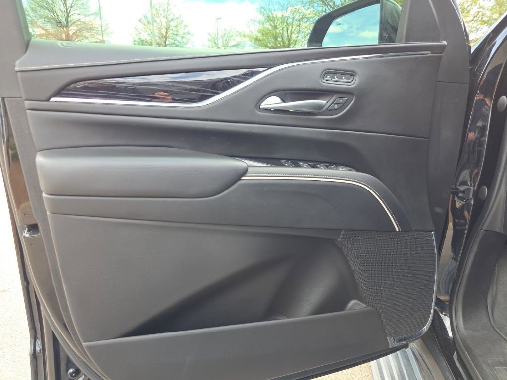 Used 2023 Cadillac Escalade ESV V image 10