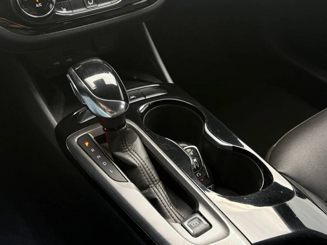 Used 2024 Buick Envista Sport Touring w/ Convenience I Package FWD image 11