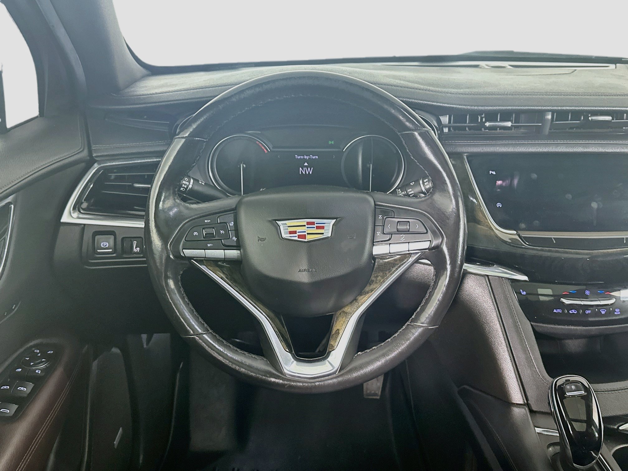 Used 2022 Cadillac XT6 Premium Luxury FWD image 18
