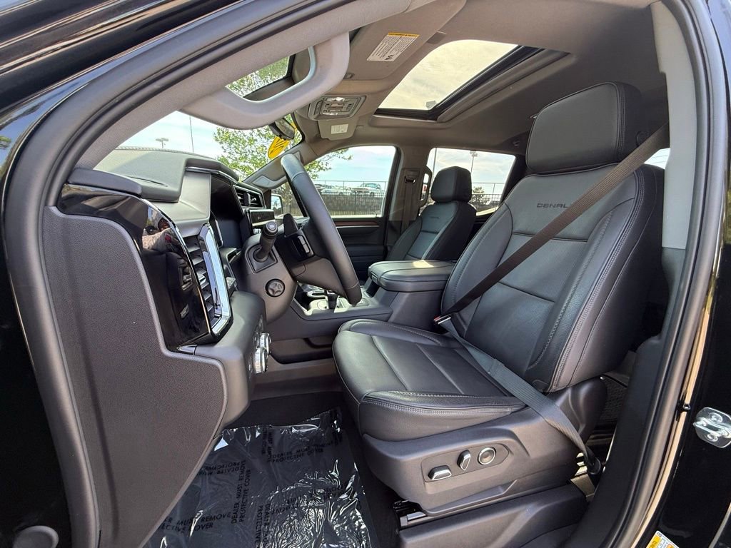 Used 2025 GMC Sierra 1500 Denali w/ Denali Reserve Package AWD/4WD image 8