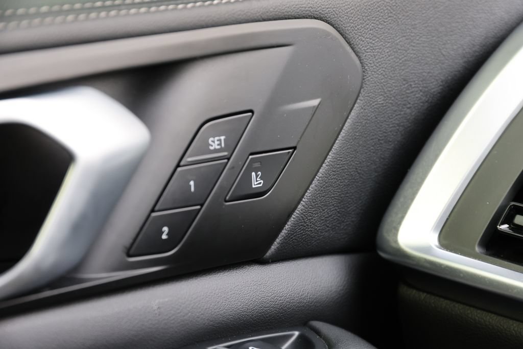 Used 2025 BMW X5 M60i AWD/4WD image 25