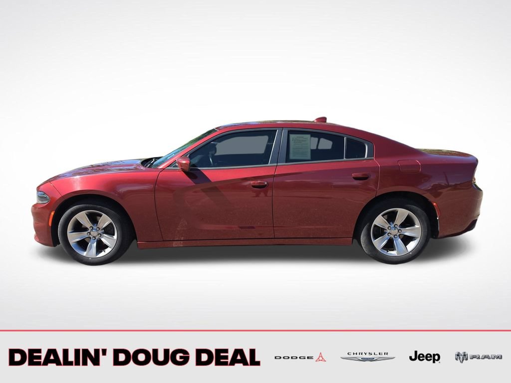 Used 2017 Dodge Charger SXT RWD image 2