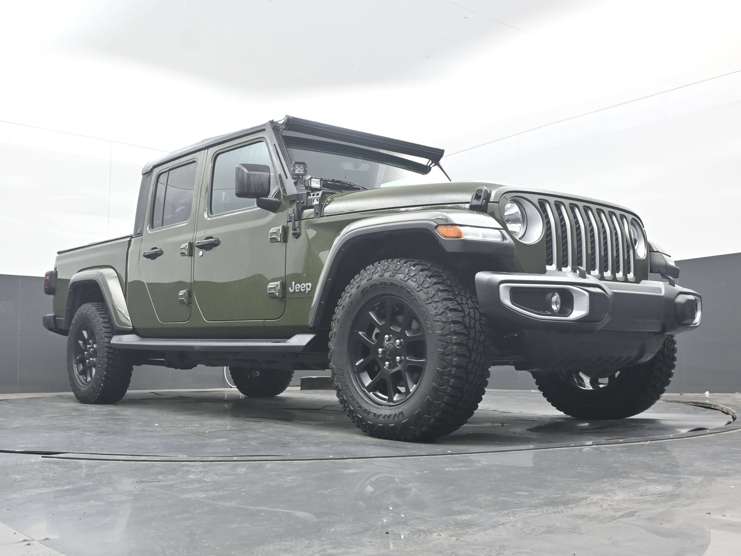Used 2023 Jeep Gladiator Overland AWD/4WD image 23