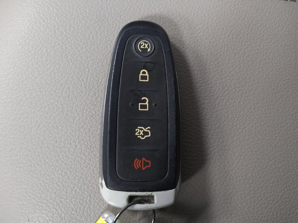 Used 2015 Ford C-MAX Energi SEL w/ Equipment Group 301A FWD image 32