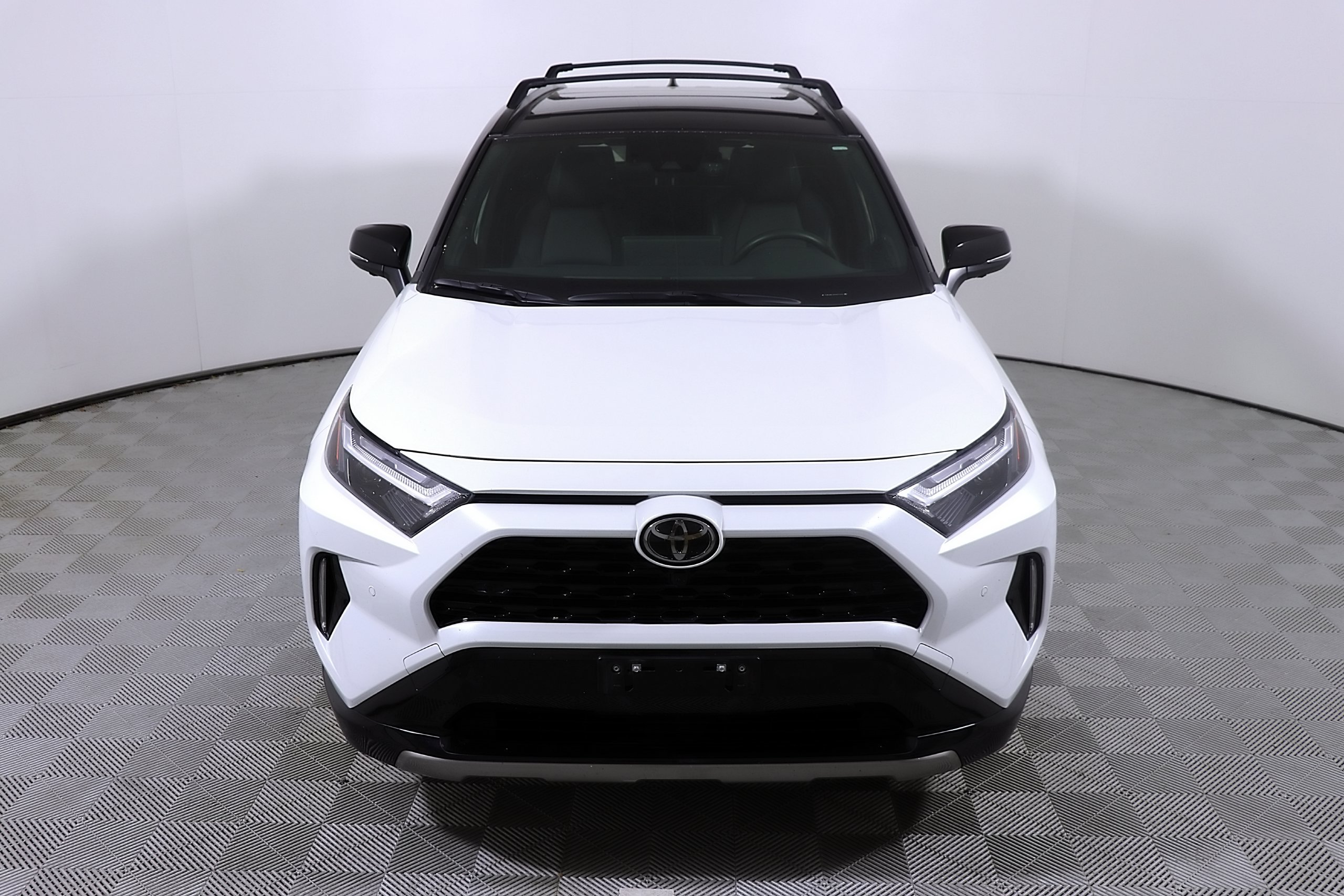 Used 2025 Toyota RAV4 XSE w/ Advanced Technology Package AWD/4WD image 4