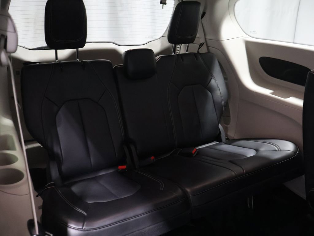 Used 2023 Chrysler Pacifica Touring-L image 22