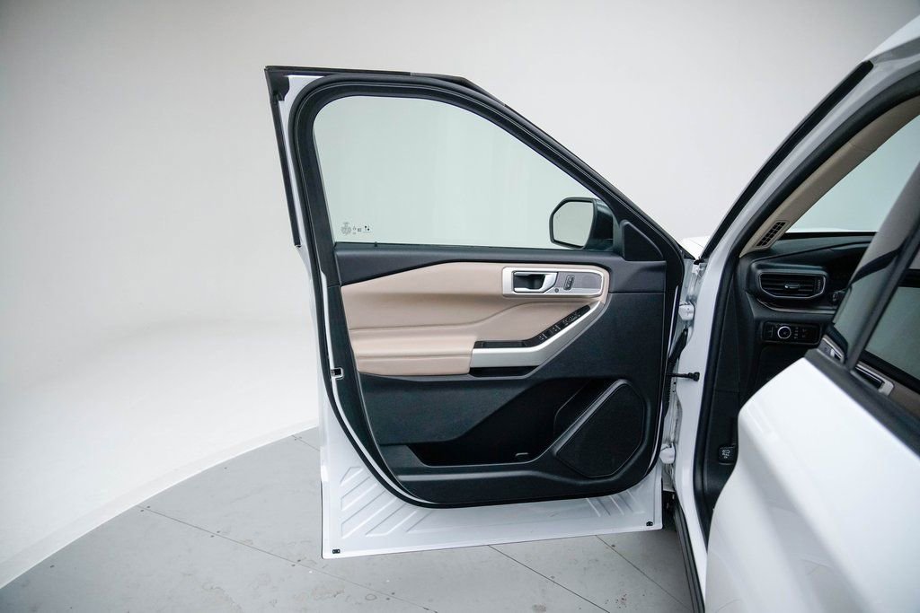 Used 2023 Ford Explorer Limited image 22
