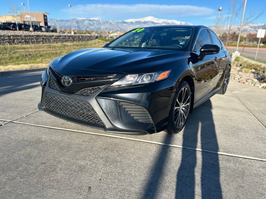 Used 2020 Toyota Camry SE FWD image 3