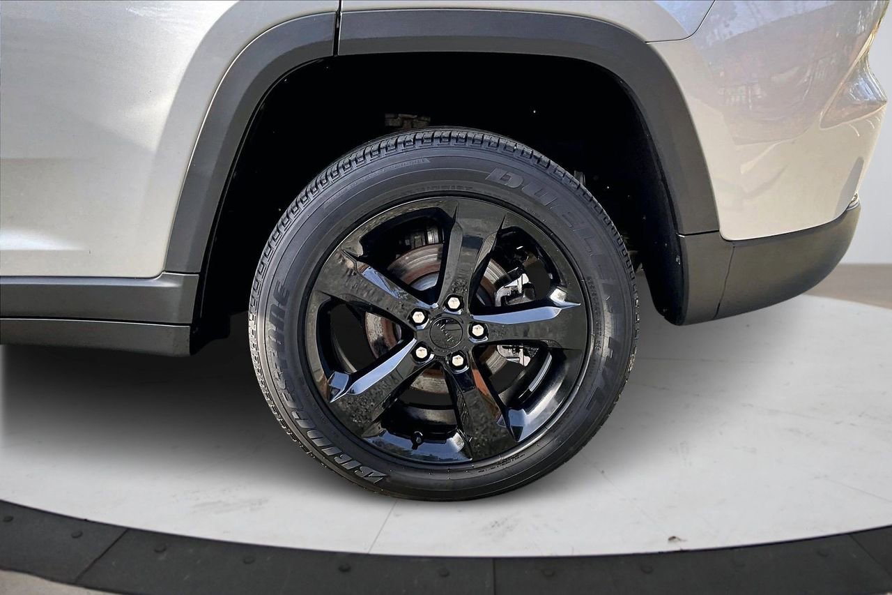 Certified 2023 Jeep Grand Cherokee Altitude image 34