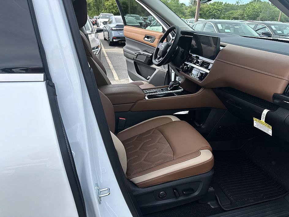 Certified 2026 Nissan Pathfinder Platinum image 17