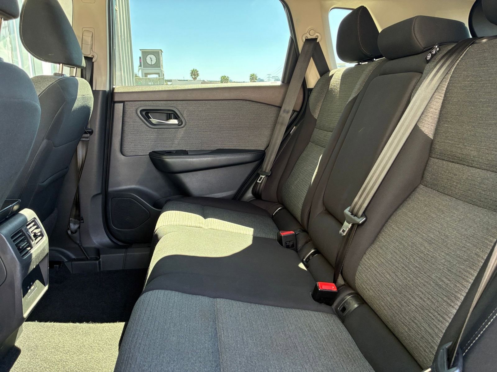 Used 2023 Nissan Rogue SV image 27