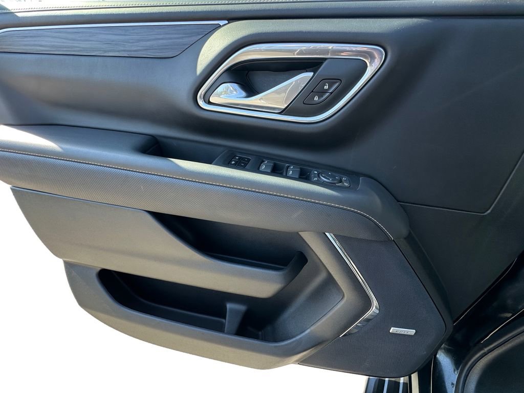 Used 2023 GMC Yukon SLT w/ SLT Luxury Package image 11