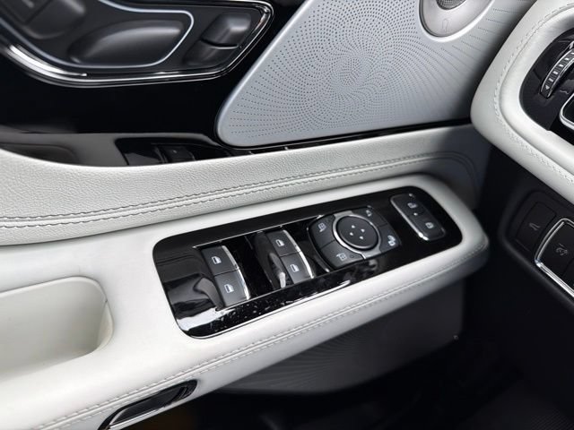 New 2026 Lincoln Aviator Black Label w/ Jet Appearance Package AWD/4WD image 23