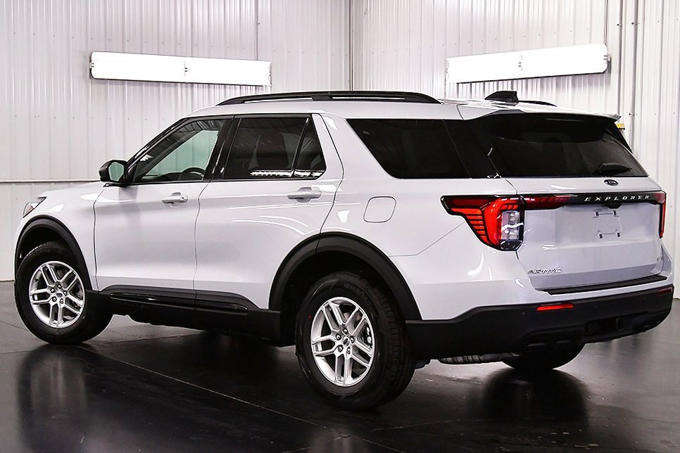 New 2026 Ford Explorer Active image 5