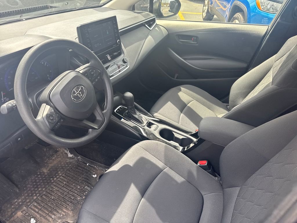 Used 2022 Toyota Corolla LE FWD image 6