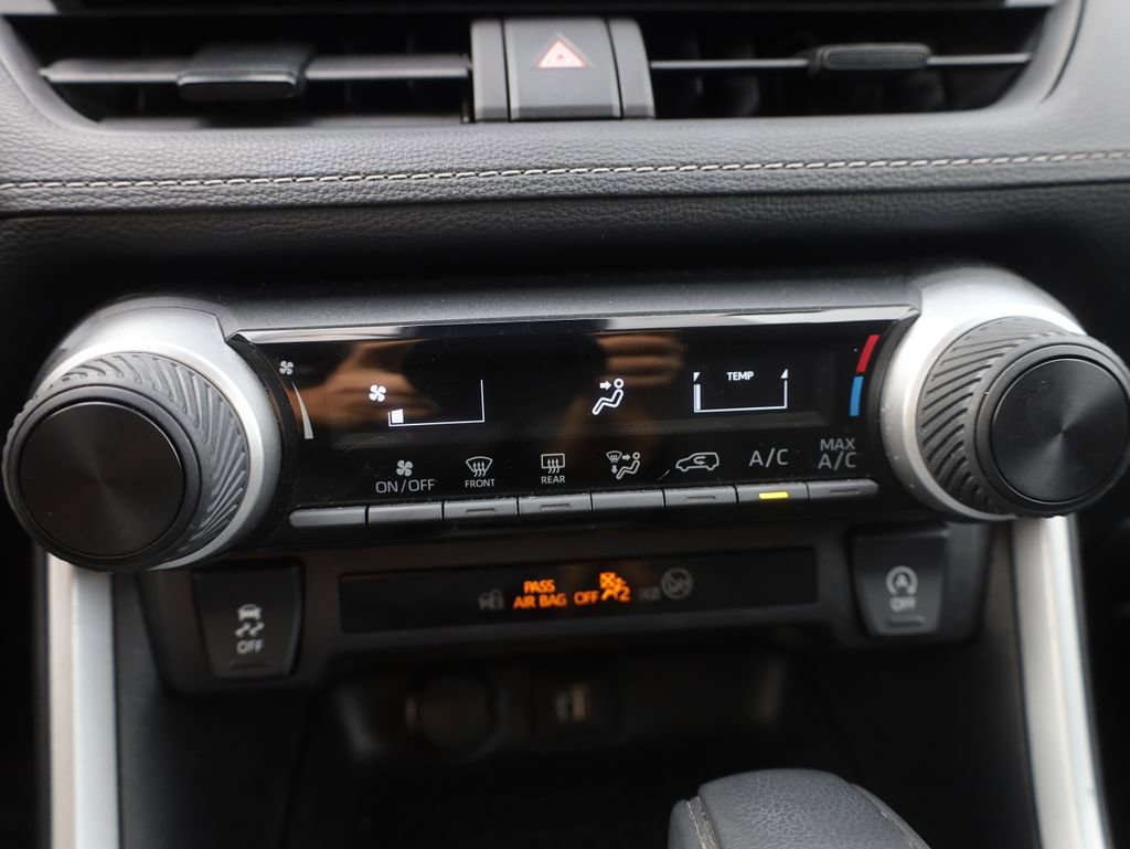 Used 2024 Toyota RAV4 LE image 32