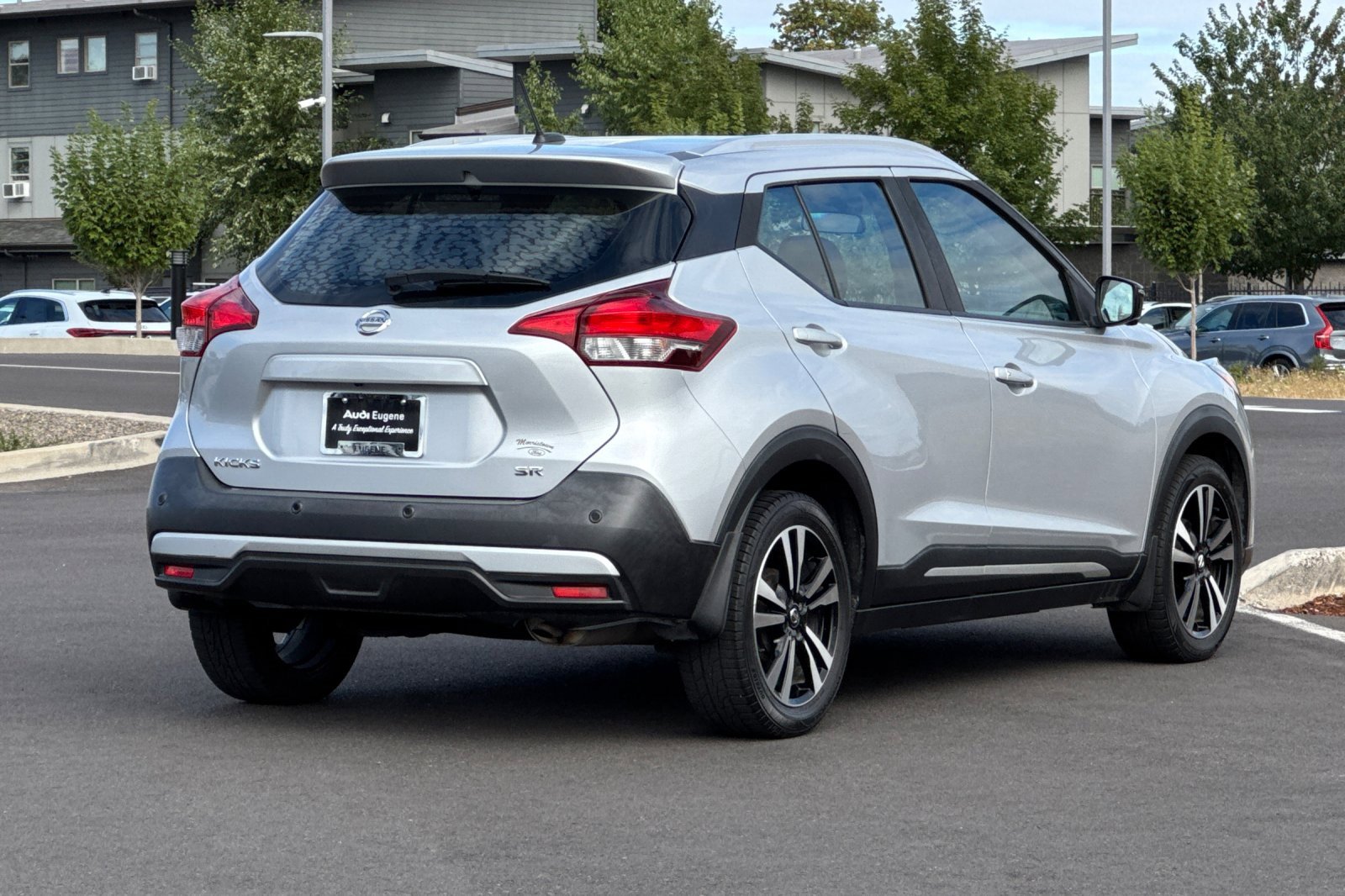 Used 2020 Nissan Kicks SR image 3